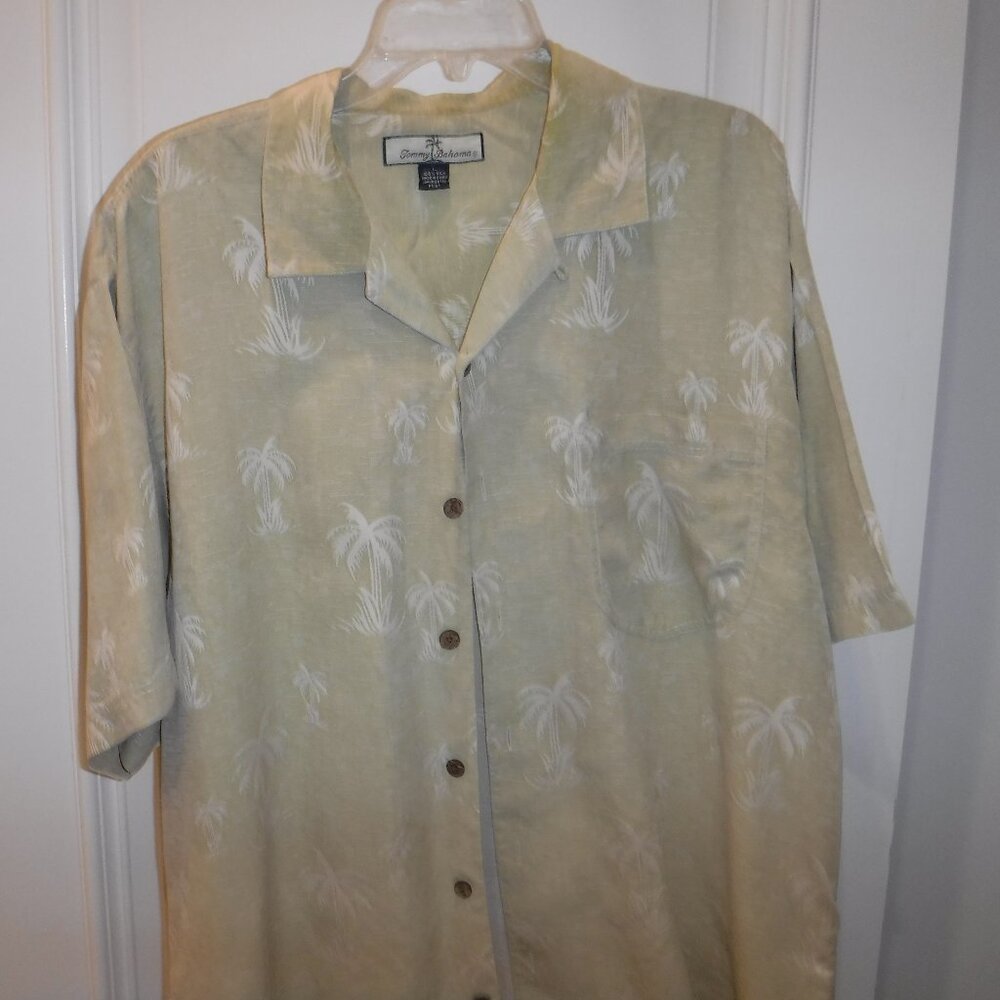 Tommy Bahama Short Sleeve Large 100% Silk  Gold Color
